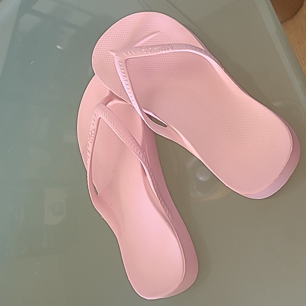 Archies flip flops size 6